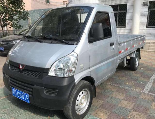 开 5 万元以下的五菱荣光小卡，你觉得丢脸吗？