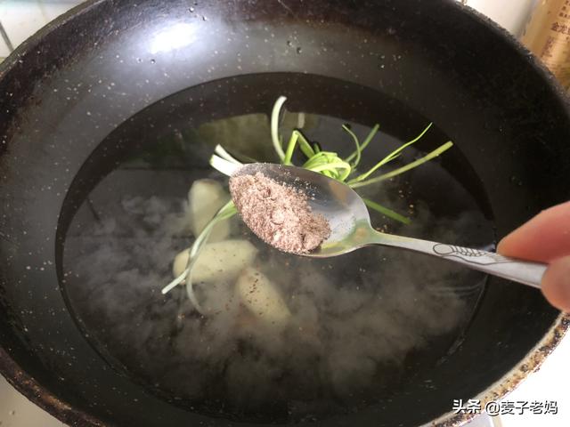 夏天不妨多吃鸭子，只需三步就能做出香、酥、嫩的盐水鸭，试试吧