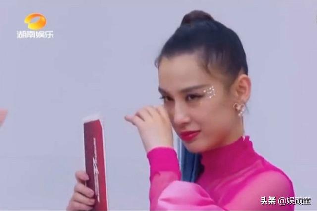 刘芸淘汰后，哭得很努力的黄圣依未发声，但有一人为她鸣不平