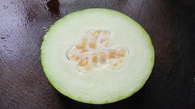 冬瓜的简单做法，广东人天气热经常吃的一道家常菜，鲜香美味