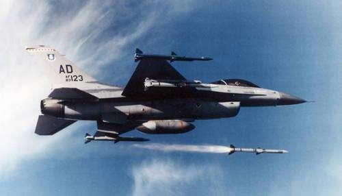 美媒“盛赞”歼10比F35更强，警惕这种吹捧，苏联