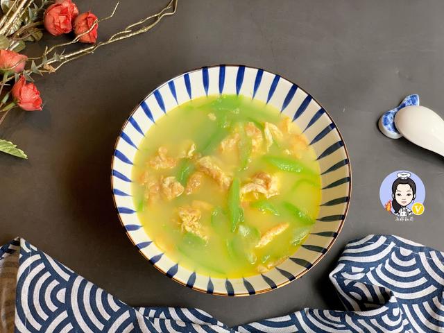 天热，这汤我家三天两头准煮一锅，鲜味十足又营养，10分钟就上桌