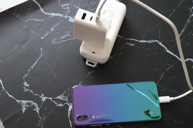 出差旅行中一个就够了-Omthing 65W氮化镓充电器