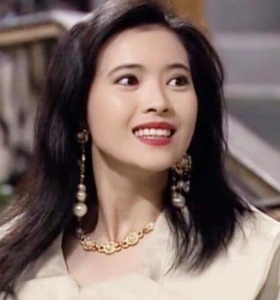 被大佬"逼"疯的蓝洁瑛，3年内2任男友自杀，死后墓地也被毁