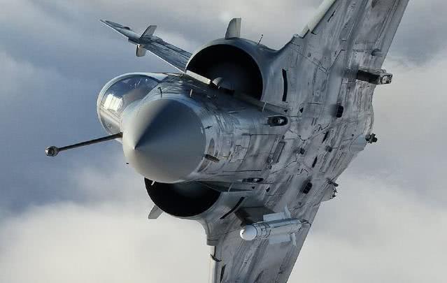 咬六点！希腊战机好样的，锁定土军F16不放，若