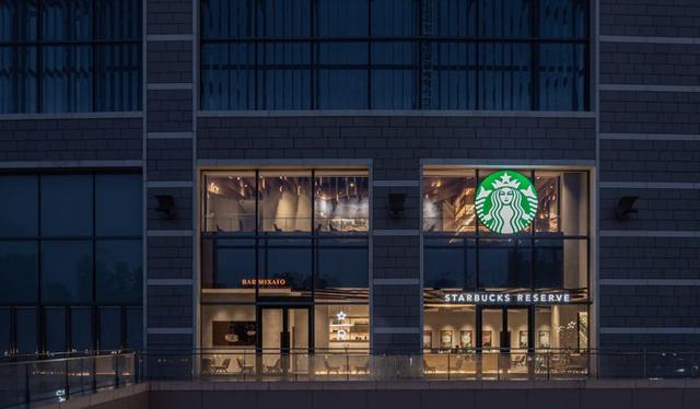 来星巴克微醺，一口沉醉两江夜色