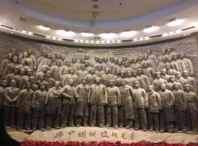 “八一”建军节，向人民英雄致敬