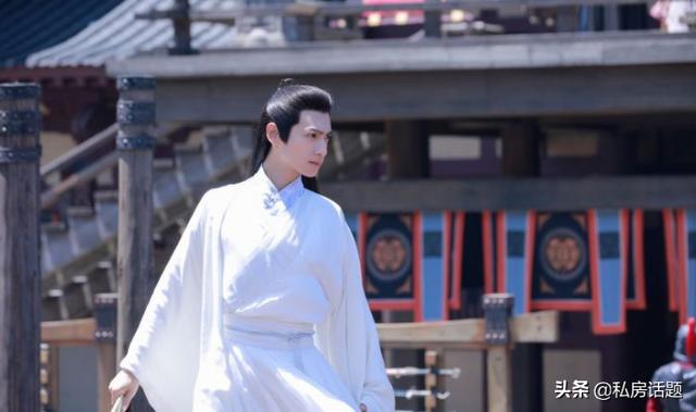 罗云熙的《月上重火》：这样的上官透是否有撩