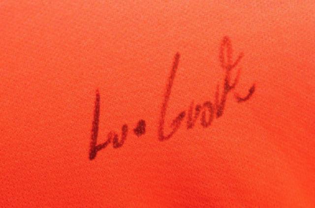 万众瞩目洛国富国家队报到！采访秀中文、汉语拼音为球迷签名