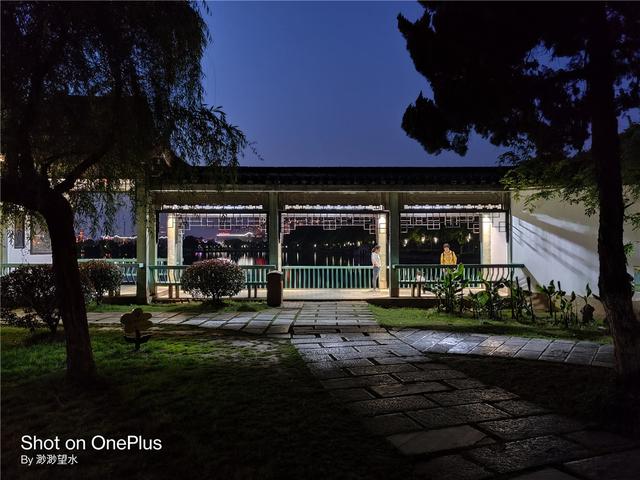 OnePlus 8 Pro深度体验！高素质屏幕下的真安卓旗舰