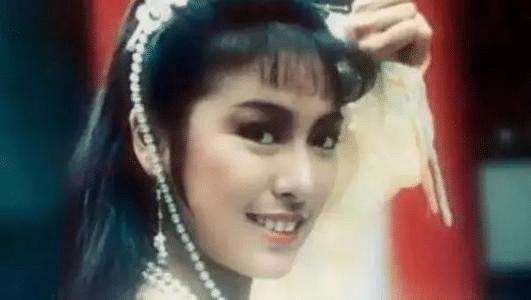 米雪被成龙“痴恋”8年，成弃妇后怒拍风月片，