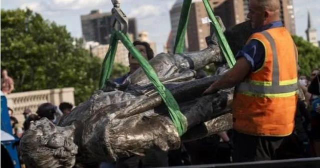 美国成黑人一言堂？经典被迫下架，拜登承诺赔