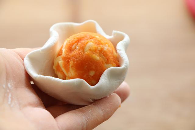 紅薯加上糯米粉，輕松做美食，香甜拉絲，能當早餐又能當點心