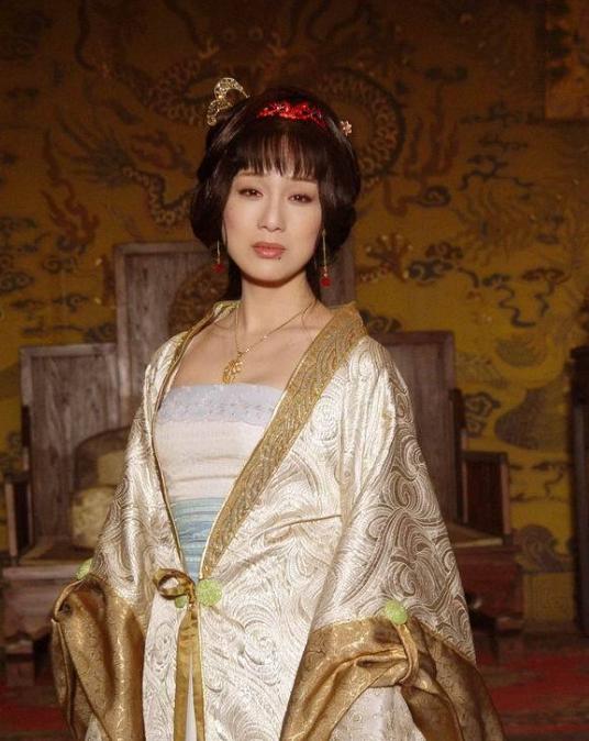 63岁“容妃”李建群因病去世，娱乐圈活得最通透