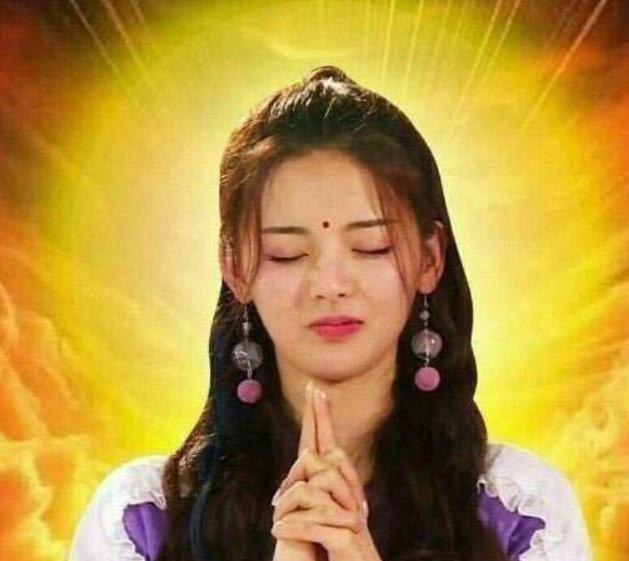 “火箭少女”解散，杨超越一哭爆红全国，母校