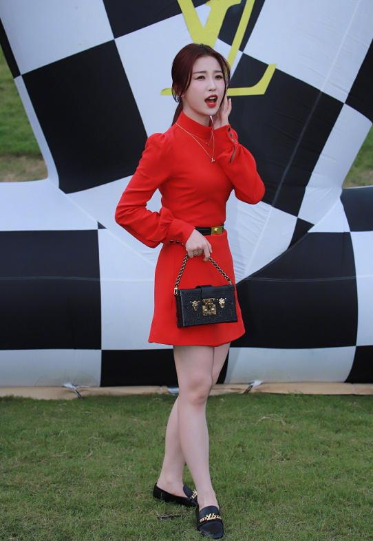 红裙|虞书欣复古红裙造型 一种富家千金小姐的即视感