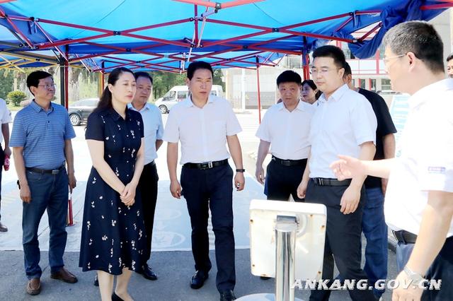 安康市长赵俊民检查高考准备工作并看望慰问高考师生
