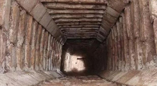 考古学家发现玛雅金字塔底下有神秘通道, 连接玛雅人的圣地?