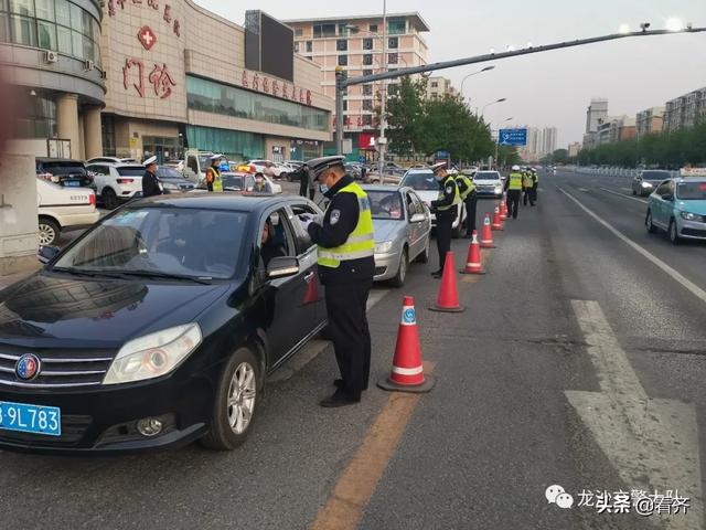 「齐齐哈尔身边事」龙沙交警大队，开展夜查专