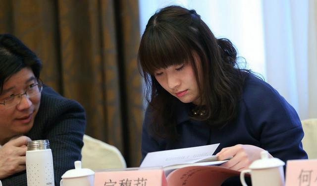 娃哈哈女继承人宗馥莉，资产过千亿，38岁仍旧未婚，其父公开招亲