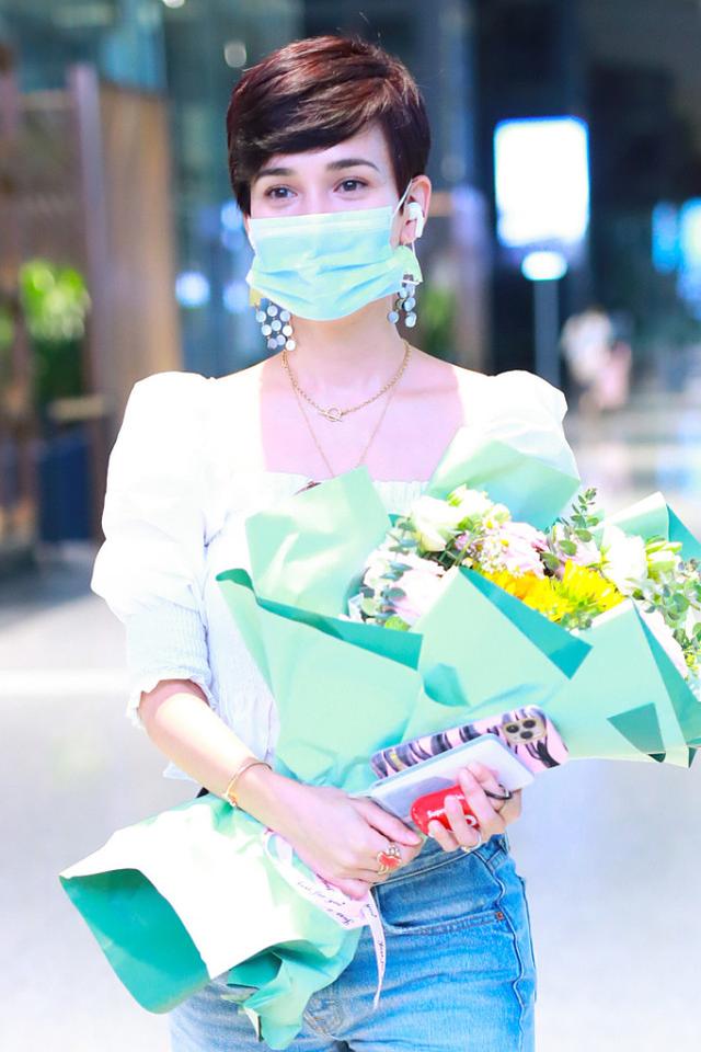 卢靖姗真该放弃走“软妹”路线，看着显矮还有