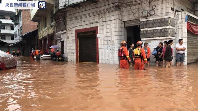 重庆28个区县出现暴雨 多条河流超保证水位