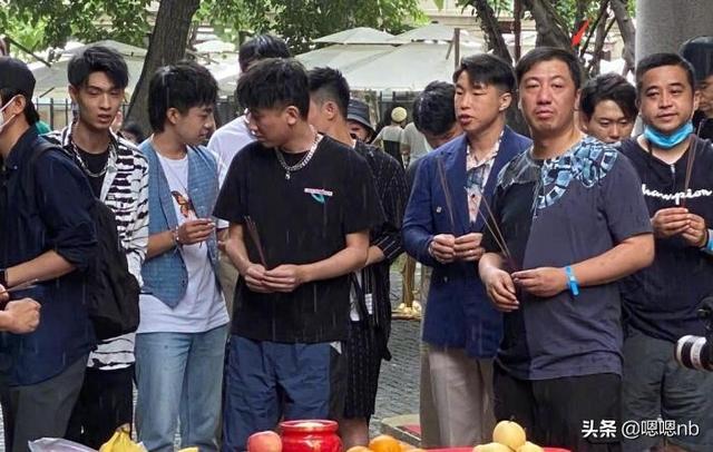 郭德纲携德云男团拍摄新综艺，导演请来了严敏，观众：不要剪辑