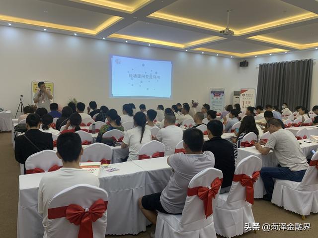 单县农商银行普惠金融中心举办高考志愿讲座活动