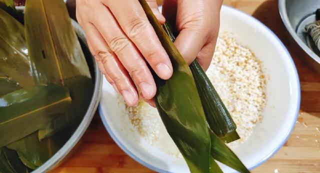 教你最简单的粽子包法，快速不漏米，造型美观香甜软糯送人有面子