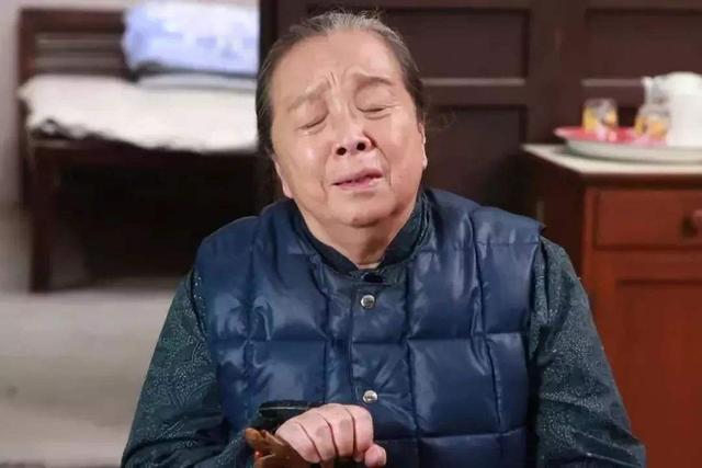 不是所有老演员都叫老戏骨，93岁还登台演话剧，