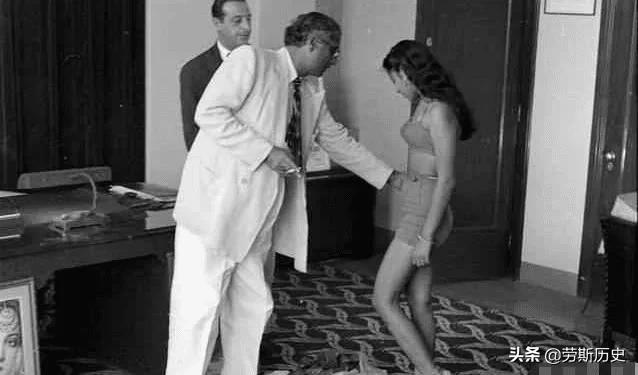 50年代印度导演面试女演员的真实场景