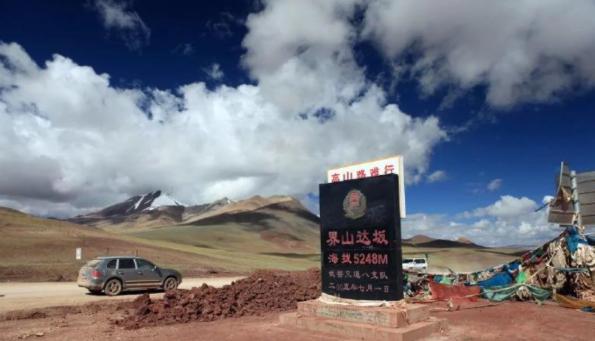 我国领土，名字中有“中国”二字，邻国称属于