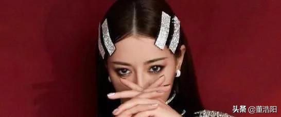 还在尬吹迪丽热巴“盛世美颜”, 离了滤镜精修，确定是同一个人？