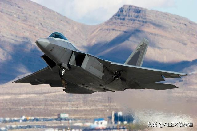 又少一架：美军“绝版”F-22隐身战斗机坠毁，仅差12英里就到基地