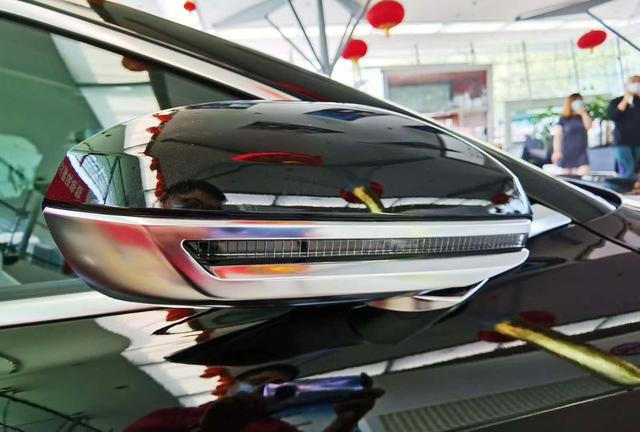 比亚迪汉到店实拍，霸气侧漏 特斯拉MODEL3真的慌