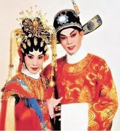 就在4天前风流赌王何鸿燊和“阿姐”汪明荃的关系终于“藏”不住