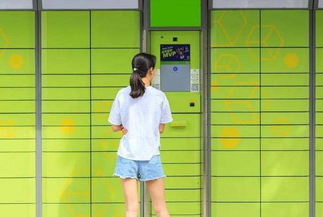 丰巢收费背后：3年做到行业第一，17万个柜，亏