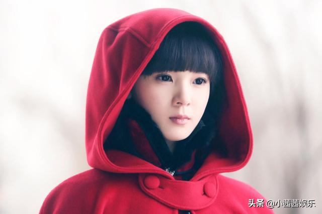 她刚出道就出演大反派，却凭自身形象圈粉无数