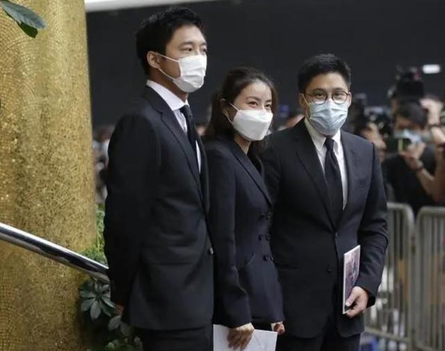 珍贵|霍启刚公开珍贵合照悼念赌王 何博士是我和晶晶媒人