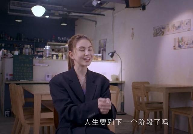 昆凌回应“靠老公”，回忆原生家庭称：人生一定要当妈妈弥补遗憾