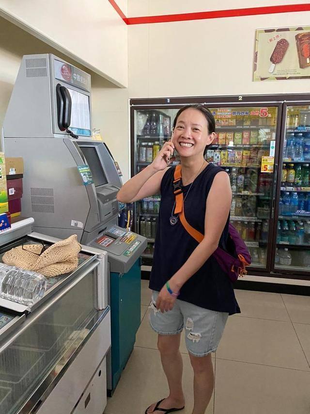 曾宝仪素颜被拍，大方微笑也不遮遮掩掩，纯天
