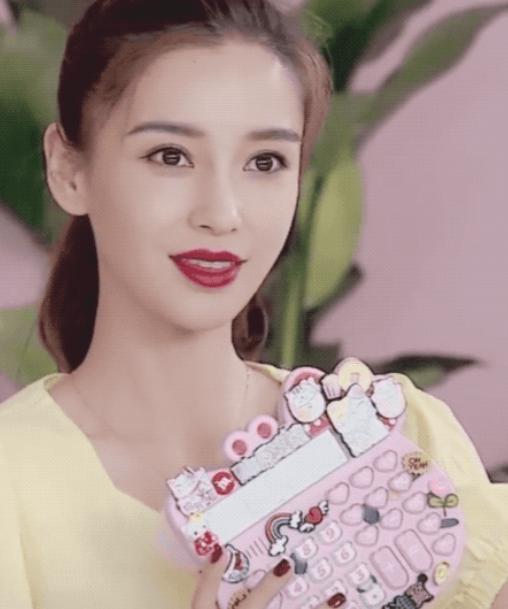 baby在十级网红滤镜下，镜头特写下看到眼妆，真被吓到了