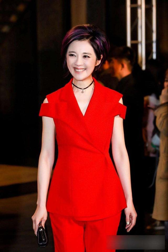 2002年，主持人许戈辉插足豪门当小三，被央视