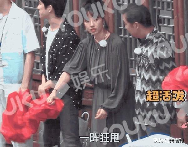 白百何成功复出，最新综艺路透留齐刘海扎高马尾，生图不像36岁人