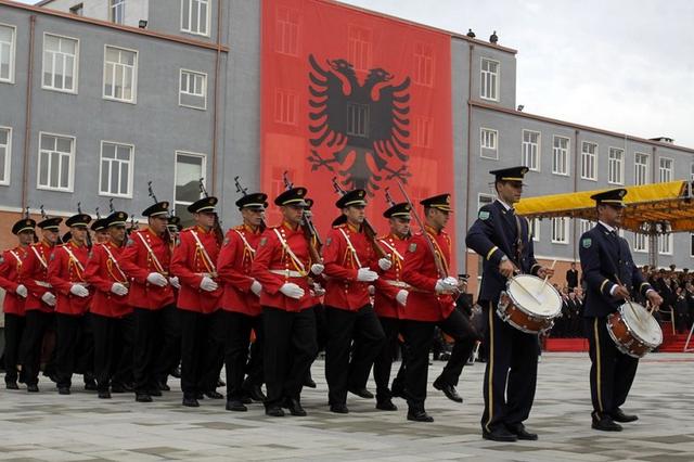 阿尔巴尼亚：被援助35年依然穷困潦倒，是“点不亮欧洲的明灯”