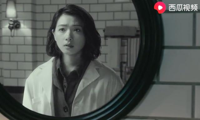 郑爽忘词崩溃大哭，万茜弹错琴淡定重来，没有对比就没有伤害