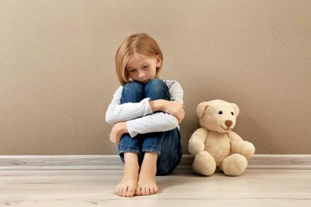 孩子过于敏感，家长需警惕“斯万高利效应”，避免陷入情绪漩涡