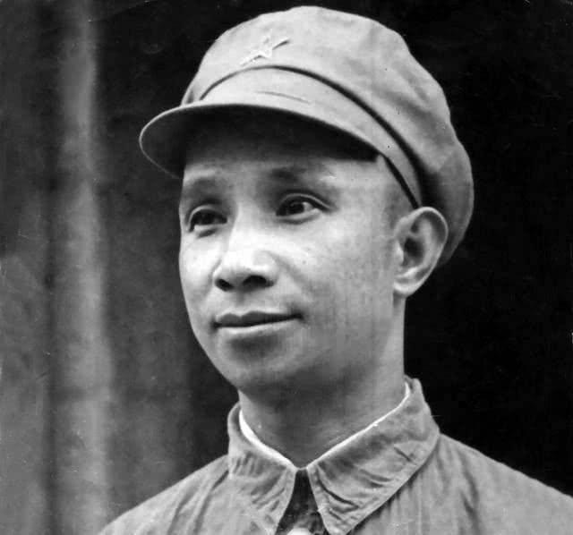 为何粟裕的绑腿比别人的粗？叶挺让他把绑腿解