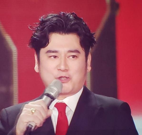 钱枫胖了！海涛在旁边显得小鸟依人，仿佛开了