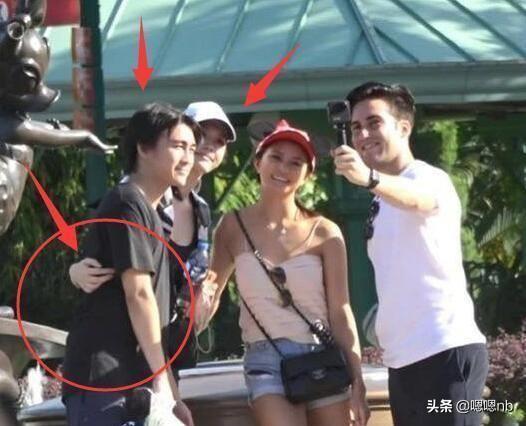 奚梦瑶何猷君合照，奚梦瑶放低身姿，暴露婚姻家庭地位